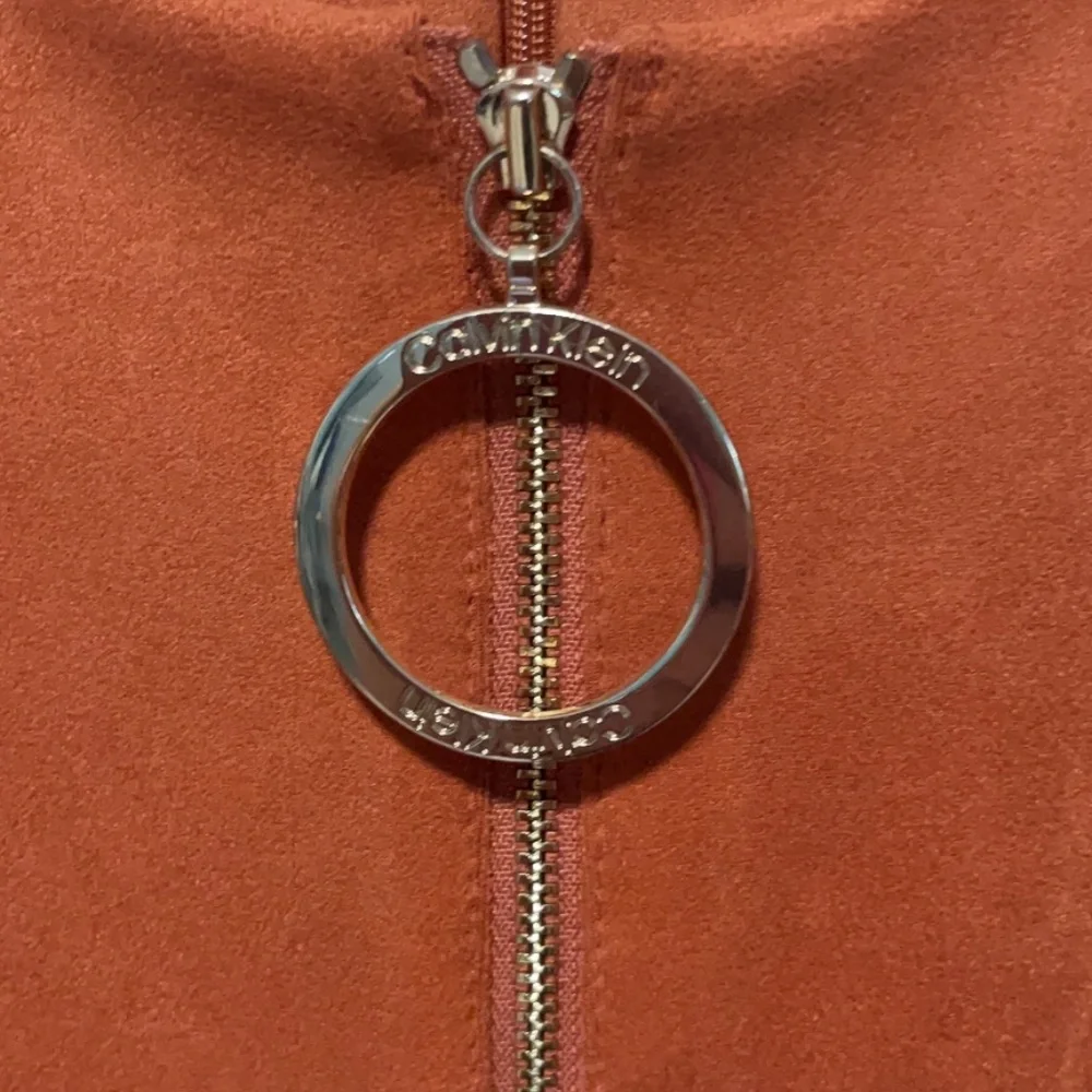 Calvin Klein - Picture 6 of 7